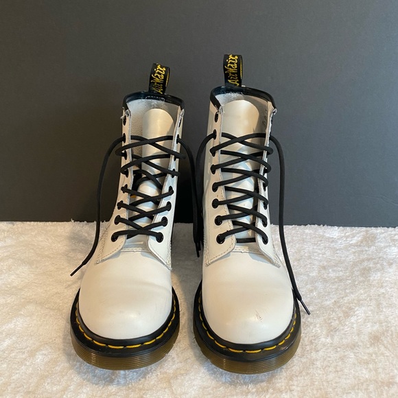 NWOT Doc Marten 1460 Women’s Smooth Leather Lace Up Boots Size 6 - Picture 9 of 16